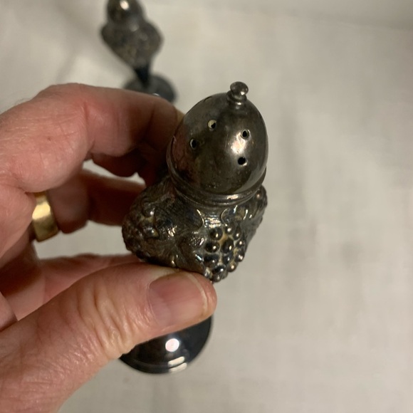 VIKING| Vintage Silver Plate Salt and Pepper Shakers - Picture 7 of 11